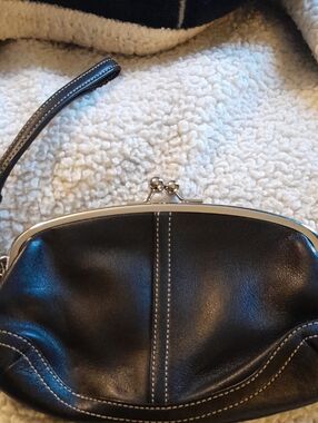 Vtg Coach Soho French Kisslock Framed Wristlet/Clutch Black